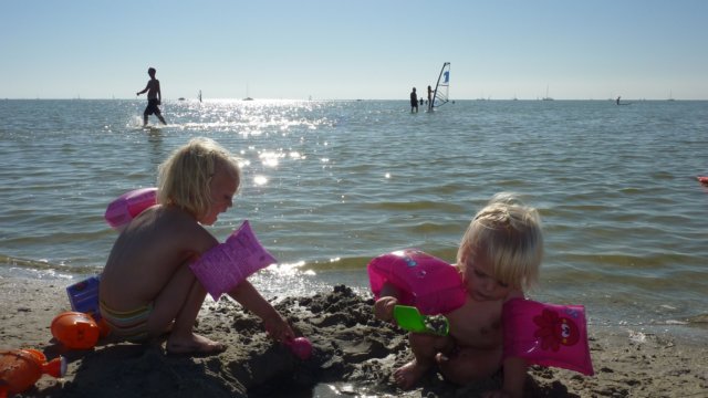 aanhetstrand.jpg